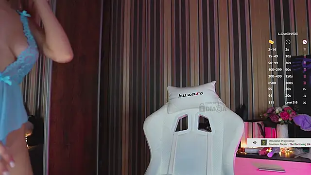 Snapshot of misstics_ chatting on December 13, 5:43 pm misstics online show from December 13, 5:43 pm