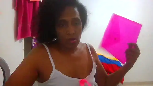 Snapshot of Aishamara chatting on October 3, 2:30 am Aishamara online show from October 3, 2:30 am