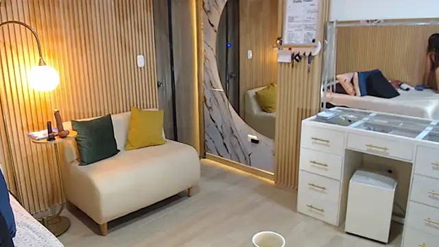 deepieredandwett online show from October 4, 7:28 am