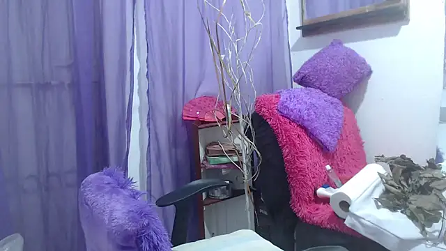 Snapshot of heyline_milf chatting on November 1, 3:14 pm heyline milf online show from November 1, 3:14 pm