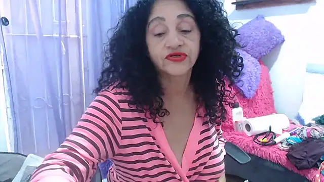 Snapshot of heyline_milf chatting on December 5, 3:41 pm heyline milf online show from December 5, 3:41 pm