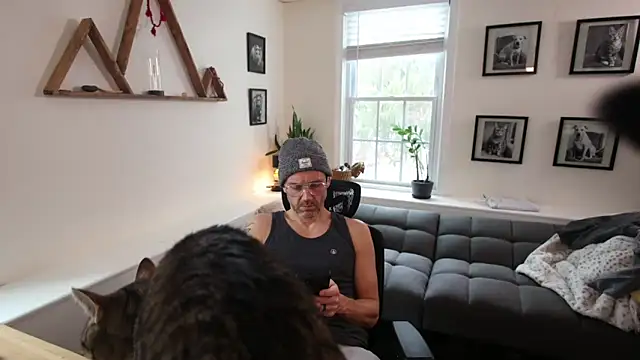 BradBronton online show from February 17, 6:47 pm