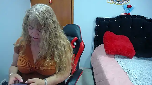 Ursulawhite69 online show from January 10, 5:15 pm