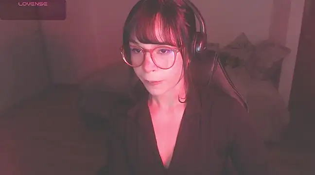 Snapshot of modjo_ chatting on February 9, 6:43 am modjo online show from February 9, 6:43 am