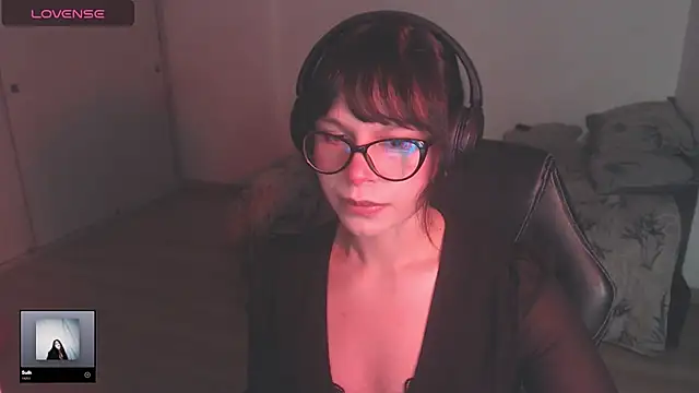 Snapshot of modjo_ chatting on December 17, 4:18 am modjo online show from December 17, 4:18 am