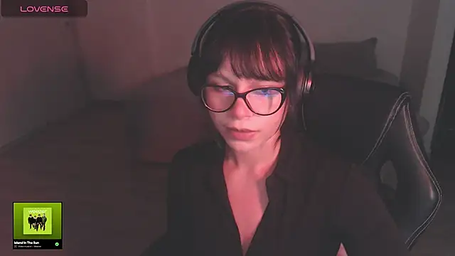 Snapshot of modjo_ chatting on December 18, 6:19 am modjo online show from December 18, 6:19 am