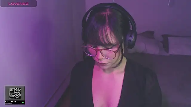 Snapshot of modjo_ chatting on February 3, 5:16 am modjo online show from February 3, 5:16 am