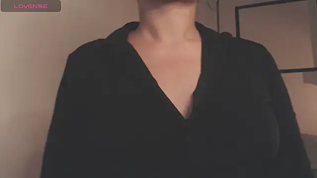 Snapshot of modjo_ chatting on February 4, 4:29 am modjo online show from February 4, 4:29 am