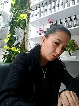 LunaZambrano online show from February 1, 8:16 pm