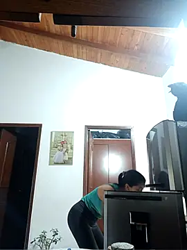 Snapshot of LunaZambrano chatting on February 19, 2:46 pm LunaZambrano online show from February 19, 2:46 pm