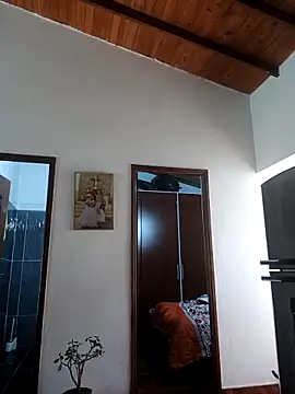 Snapshot of LunaZambrano chatting on March 23, 4:11 pm LunaZambrano online show from March 23, 4:11 pm