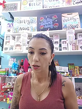 LunaZambrano online show from June 18, 7:29 pm