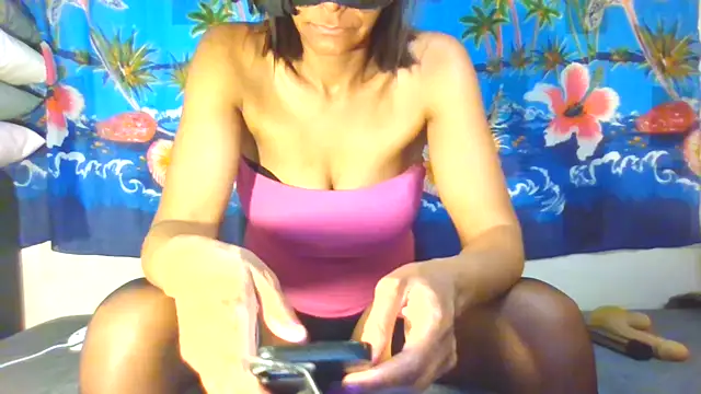 Snapshot of laetitiafun chatting on March 8, 10:13 pm laetitiafun online show from March 8, 10:13 pm
