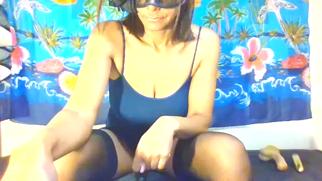 Snapshot of laetitiafun chatting on March 10, 1:10 pm laetitiafun online show from March 10, 1:10 pm