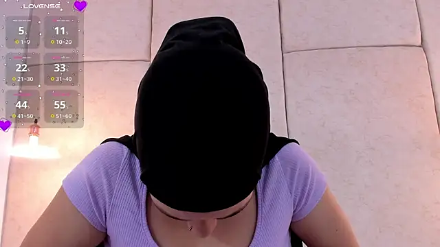 aisha vs online show from February 19, 12:00 pm