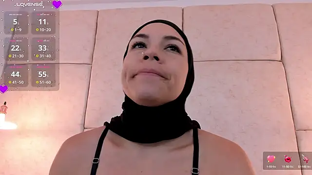 aisha vs online show from February 26, 12:03 pm