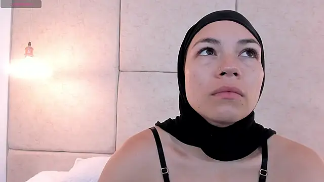 aisha vs online show from December 22, 12:35 pm