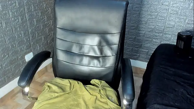 Snapshot of Dmtry6 chatting on October 16, 7:37 pm Dmtry6 online show from October 16, 7:37 pm