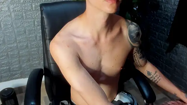 Snapshot of Dmtry6 chatting on November 27, 12:24 am Dmtry6 online show from November 27, 12:24 am