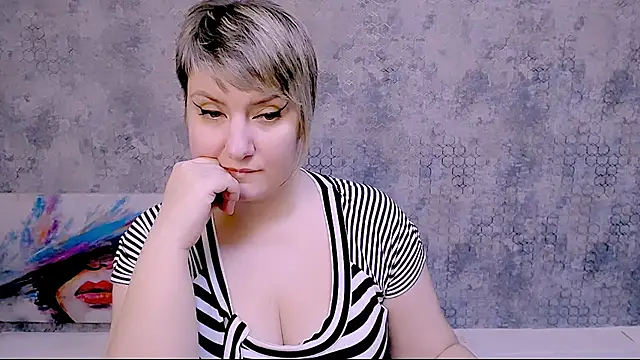 Djullia online show from January 18, 2:23 pm