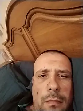 Snapshot of manubm03 chatting on October 18, 1:23 pm manubm03 online show from October 18, 1:23 pm