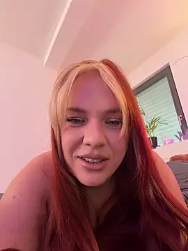 Snapshot of AnjaAmelia chatting on April 12, 9:36 am AnjaAmelia online show from April 12, 9:36 am