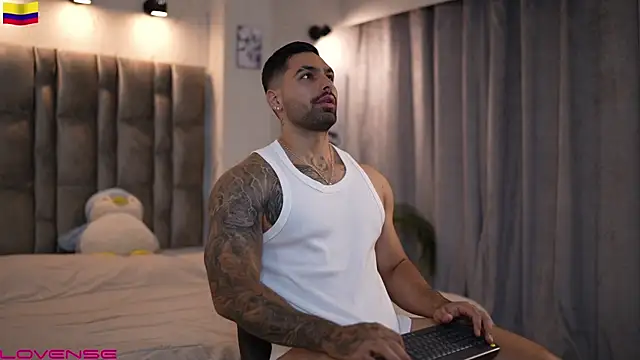 Snapshot of john_king29 chatting on October 16, 9:49 pm john king29 online show from October 16, 9:49 pm