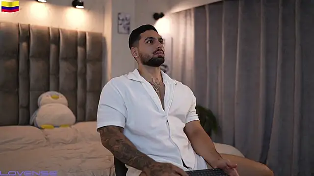 Snapshot of john_king29 chatting on October 31, 12:33 am john king29 online show from October 31, 12:33 am