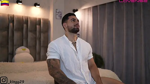 Snapshot of john_king29 chatting on November 6, 10:32 pm john king29 online show from November 6, 10:32 pm