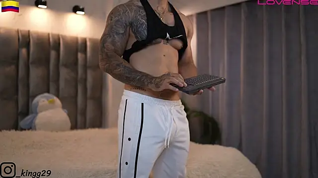 Snapshot of john_king29 chatting on November 8, 12:49 pm john king29 online show from November 8, 12:49 pm