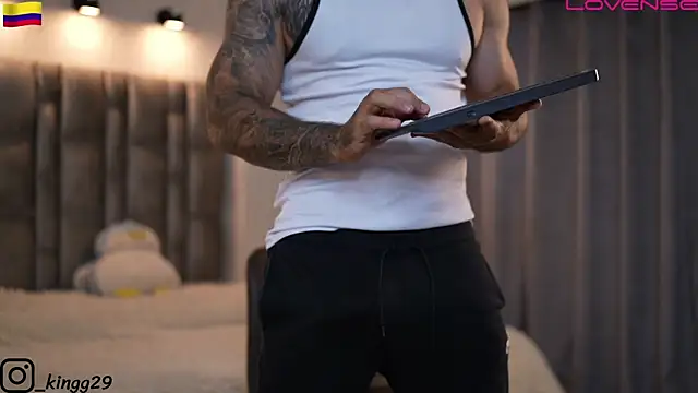 Snapshot of john_king29 chatting on November 9, 8:07 pm john king29 online show from November 9, 8:07 pm