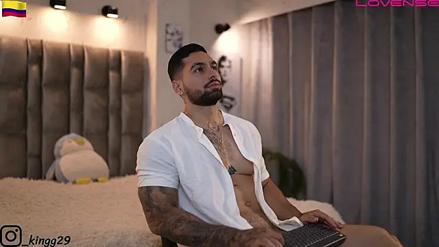 Snapshot of john_king29 chatting on November 15, 12:02 pm john king29 online show from November 15, 12:02 pm