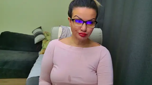 MishaMILF online show from December 19, 7:37 am