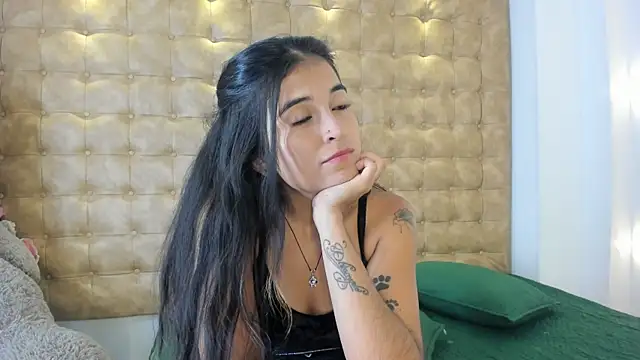 violet giraldo online show from July 17, 6:46 pm