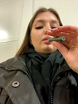 KrisMagnoly online show from November 14, 4:28 pm