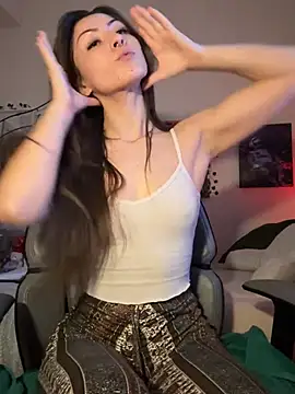 Snapshot of jade_369 chatting on February 1, 1:02 am jade 369 online show from February 1, 1:02 am