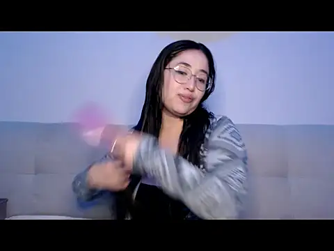 Snapshot of YummymeowW chatting on March 28, 4:17 pm YummymeowW online show from March 28, 4:17 pm