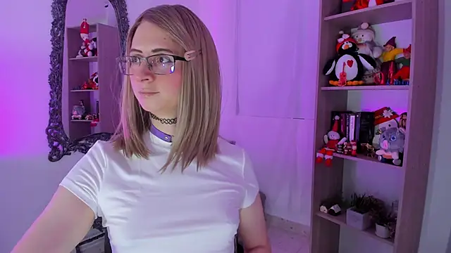 Snapshot of KimberlyJohnsoon chatting on December 3, 3:21 pm KimberlyJohnsoon online show from December 3, 3:21 pm