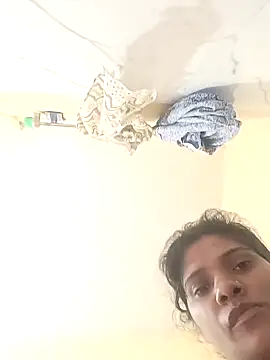 Shreya-Shetty09 online show from May 17, 3:15 am
