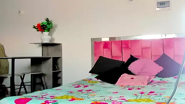 the queen aleja online show from December 2, 1:39 pm