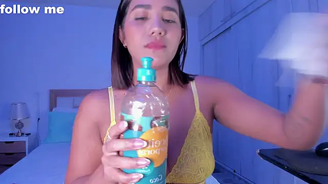 Snapshot of mia_hank chatting on February 8, 12:28 pm mia hank online show from February 8, 12:28 pm