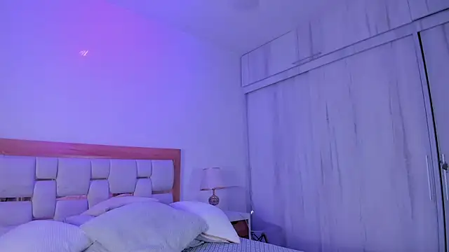 mia hank online show from February 13, 11:39 am