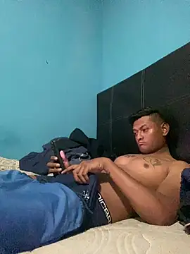 Snapshot of jonaspas02 chatting on February 25, 7:40 am jonaspas02 online show from February 25, 7:40 am