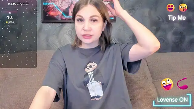CassieMils online show from June 9, 1:23 pm