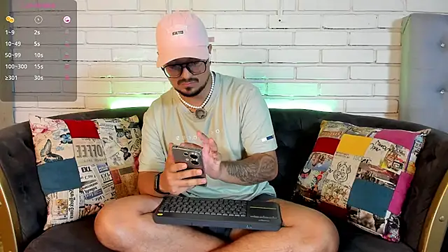 DaviidEvans  online show from November 29, 7:55 am