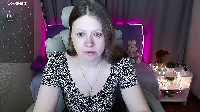 alekasamui online show from March 13, 9:05 pm