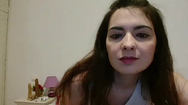Snapshot of desirmiss1 chatting on April 1, 6:47 am desirmiss1 online show from April 1, 6:47 am