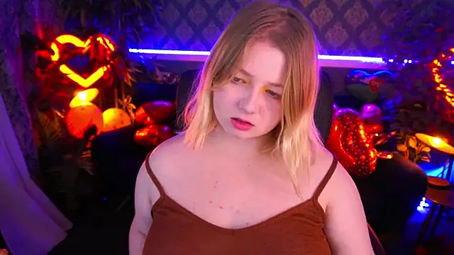 Snapshot of Tinker_Belll chatting on February 14, 7:54 pm Tinker Belll online show from February 14, 7:54 pm