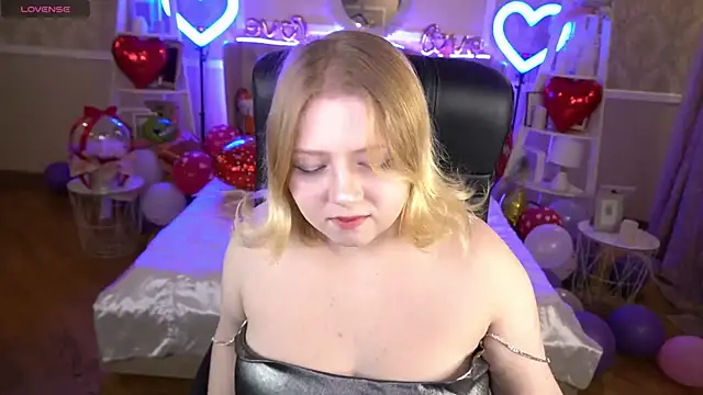 Snapshot of Tinker_Belll chatting on February 18, 7:52 pm Tinker Belll online show from February 18, 7:52 pm