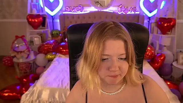 Snapshot of Tinker_Belll chatting on February 28, 5:48 am Tinker Belll online show from February 28, 5:48 am